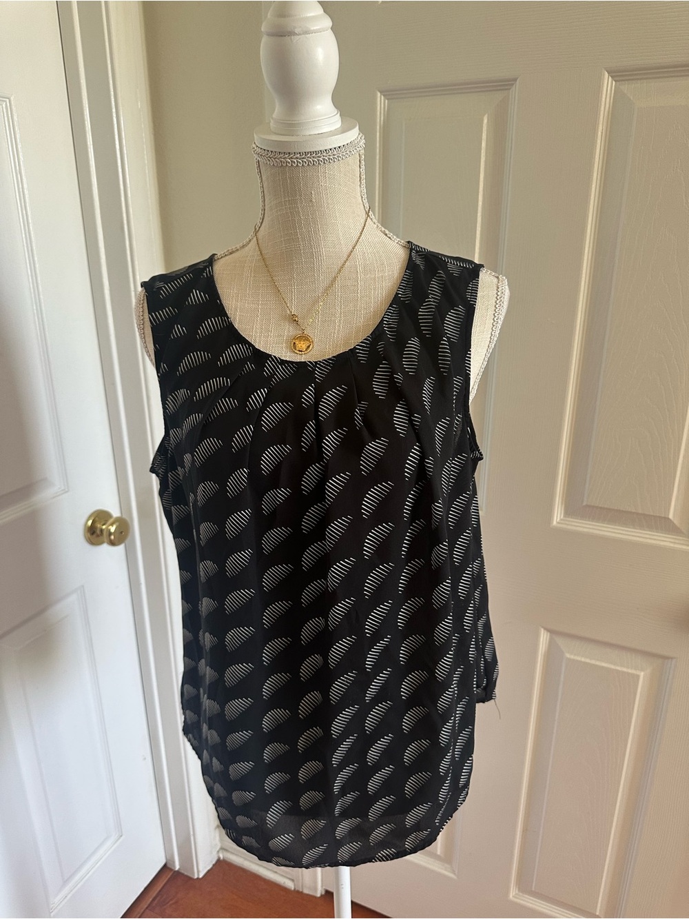 Worthington Black Sleeveless Printed Camisole